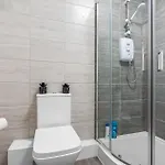Centre - Free Parking - Close To Arena - Sleeps 6