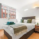 Centre - Free Parking - Close To Arena - Sleeps 6 *