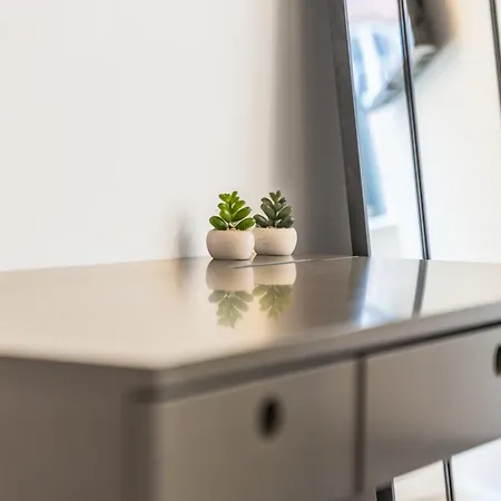 Modern Flat - Sleeps 6 *