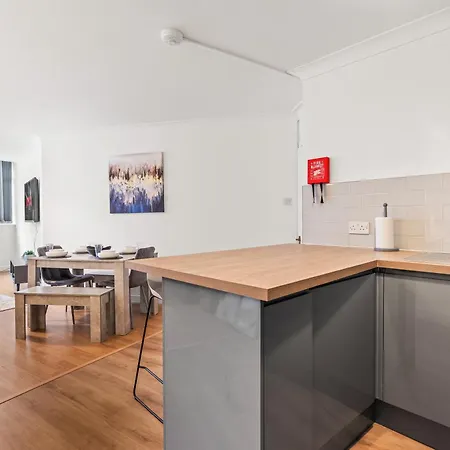 Centre - Free Parking - Close To Arena - Sleeps 6