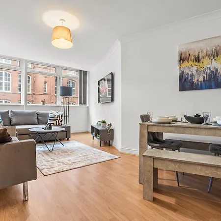 Apartment Modern Flat - Sleeps 6 *