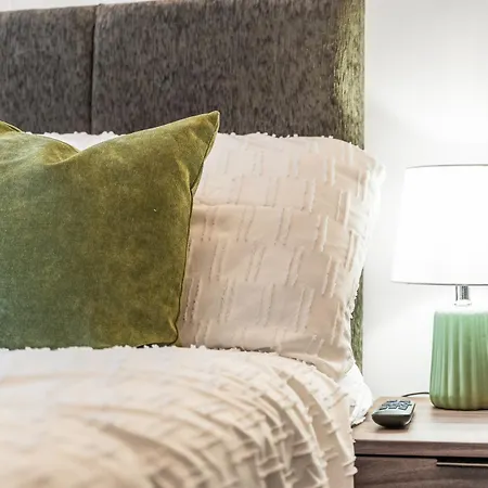 דירה Centre - Free Parking - Close To Arena - Sleeps 6 *