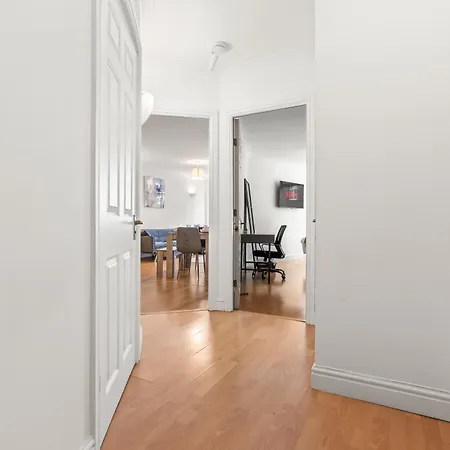 Centre - Free Parking - Close To Arena - Sleeps 6 דירה *