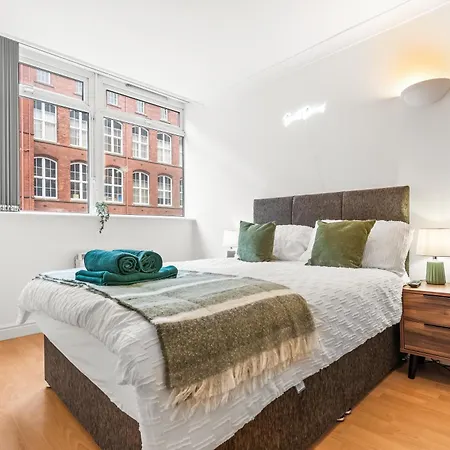 Centre - Free Parking - Close To Arena - Sleeps 6 *