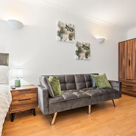 Modern Flat - Sleeps 6 Apartment