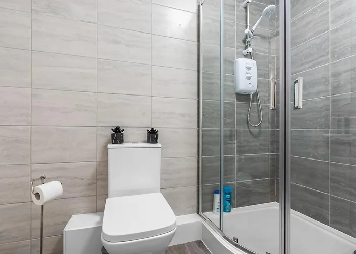 Centre - Free Parking - Close To Arena - Sleeps 6