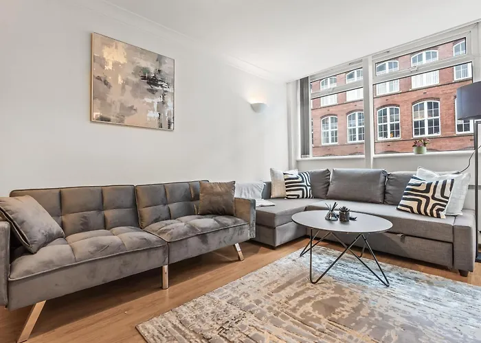 Apartment Centre - Free Parking - Close To Arena - Sleeps 6 *