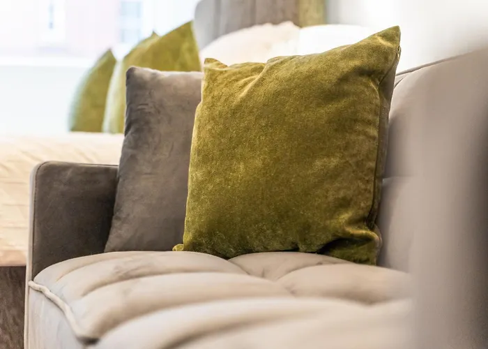 Apartment Centre - Free Parking - Close To Arena - Sleeps 6 Leeds (West Yorkshire)