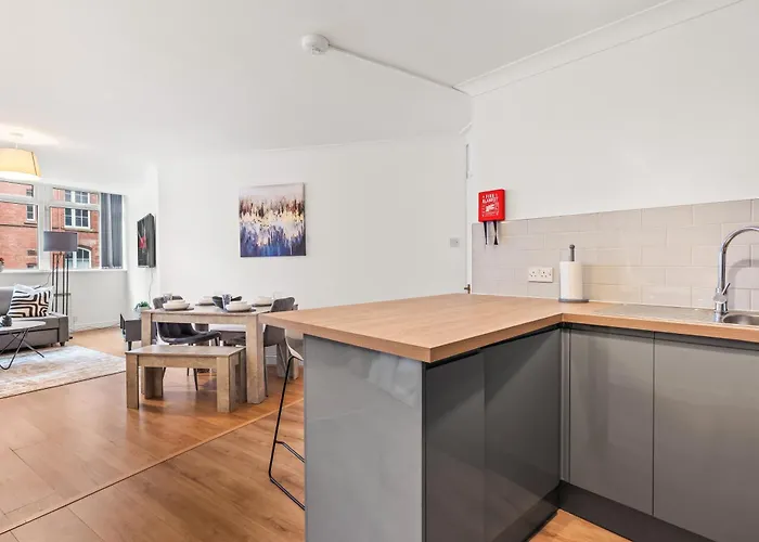 Centre - Free Parking - Close To Arena - Sleeps 6