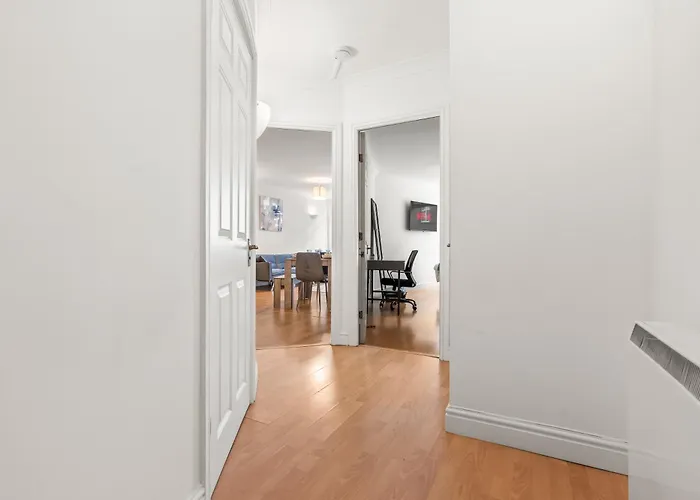 Centre - Free Parking - Close To Arena - Sleeps 6 Apartment *