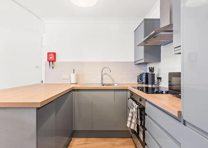 Apartment Centre - Free Parking - Close To Arena - Sleeps 6 *