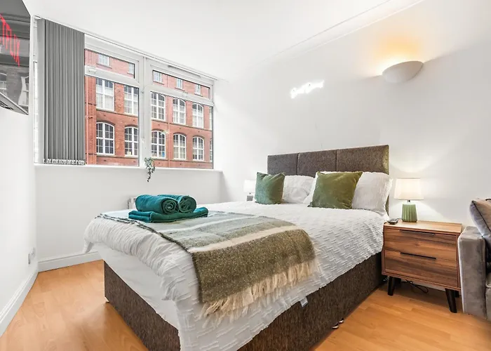 Centre - Free Parking - Close To Arena - Sleeps 6 *