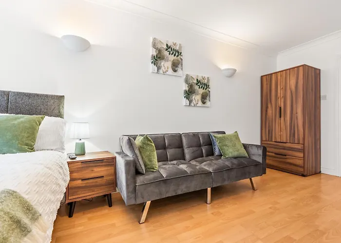 Centre - Free Parking - Close To Arena - Sleeps 6 Apartment
