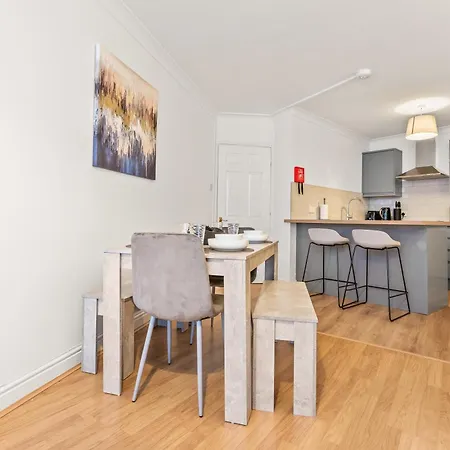 Centre - Free Parking - Close To Arena - Sleeps 6